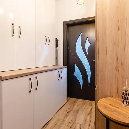 1-bedroom With Free Private Parking Apartman