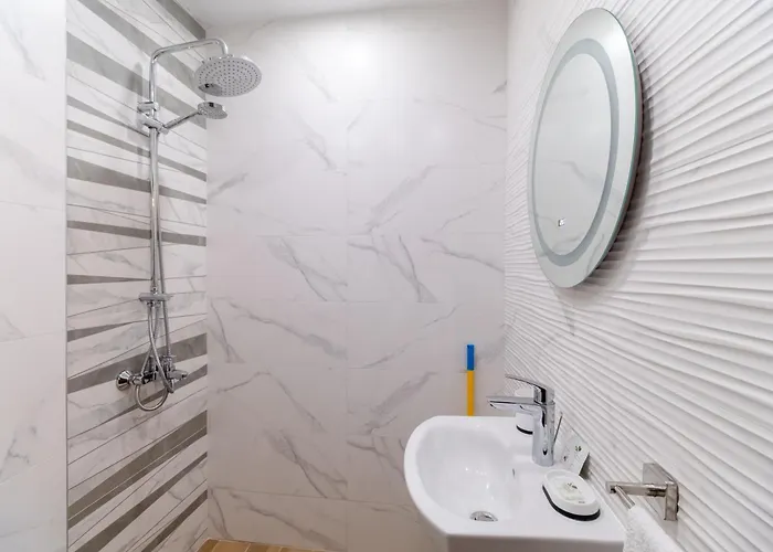 1-bedroom With Free Private Parking