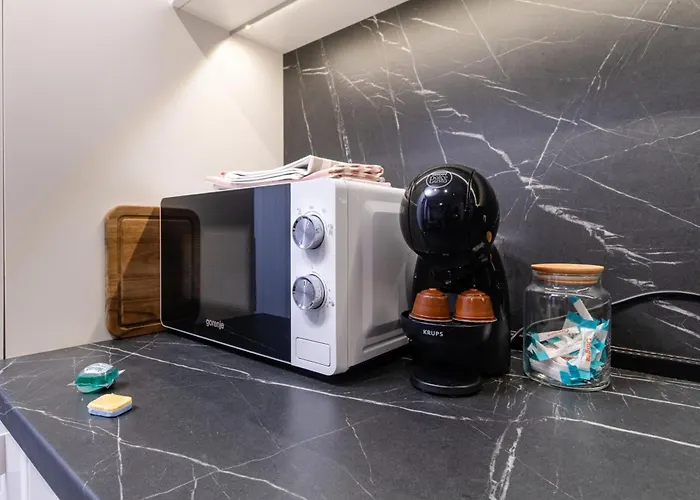 1-bedroom With Free Private Parking Lägenhet *