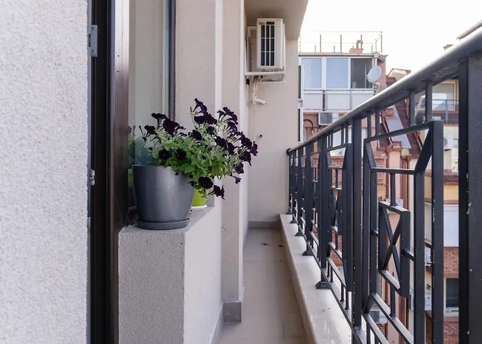 Lägenhet 1-bedroom With Free Private Parking *