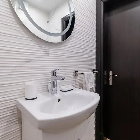 1-bedroom With Free Private Parking