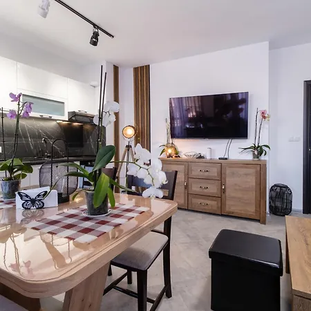 1-bedroom With Free Private Parking